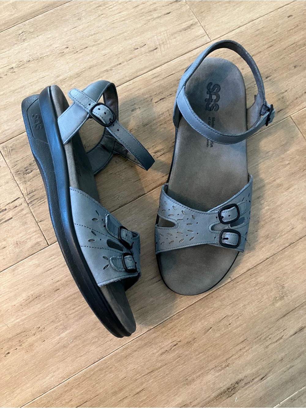 SAS blue leather slingback women’s sandals. Size 8.5
